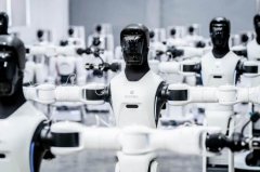 款全栈通用智能体之前正在WAIC展会上冷艳表态