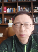 <b>伊朗女脚全体队员正在奏节演唱</b>